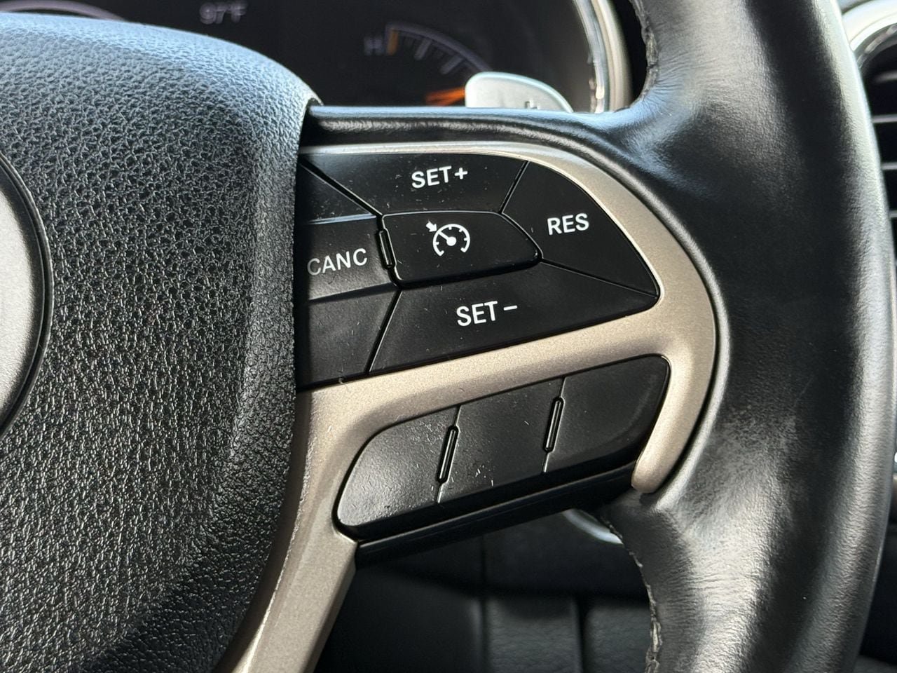 Used 2017 Jeep Grand Cherokee Laredo RWD image 14