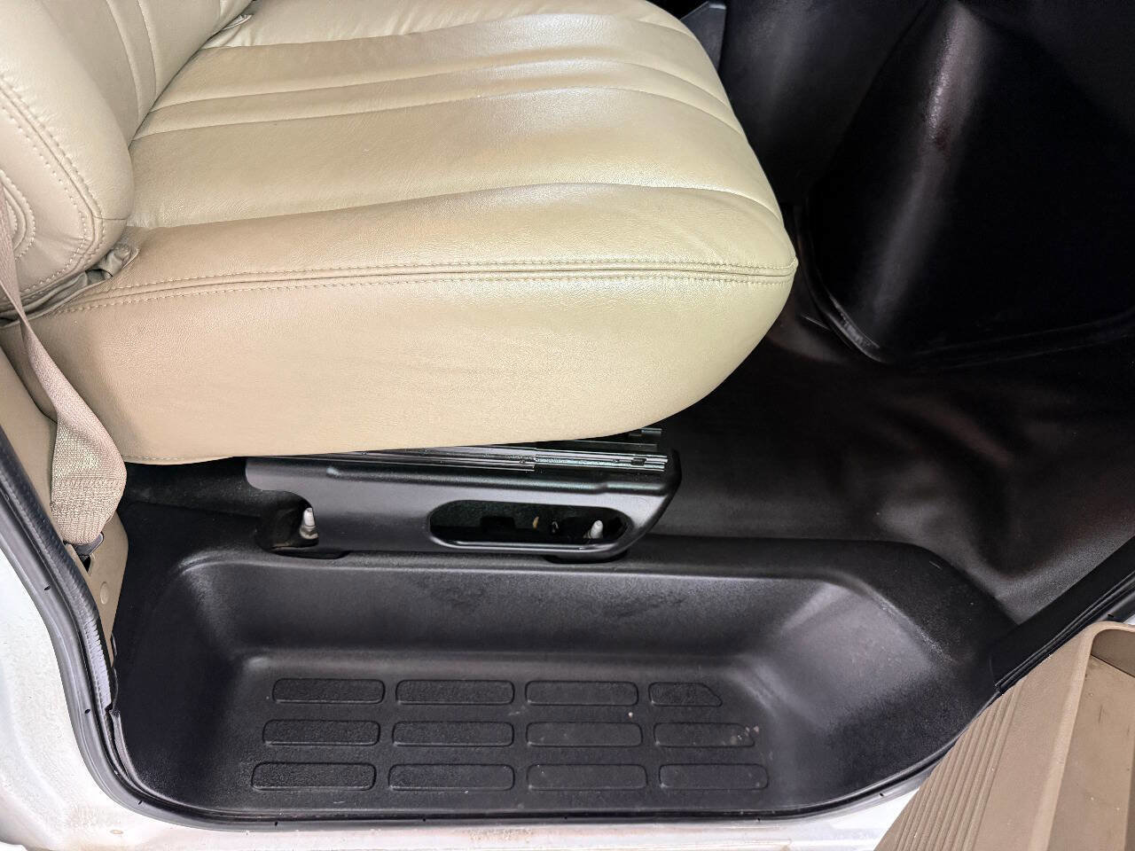 Used 2017 Chevrolet Express 2500 image 35