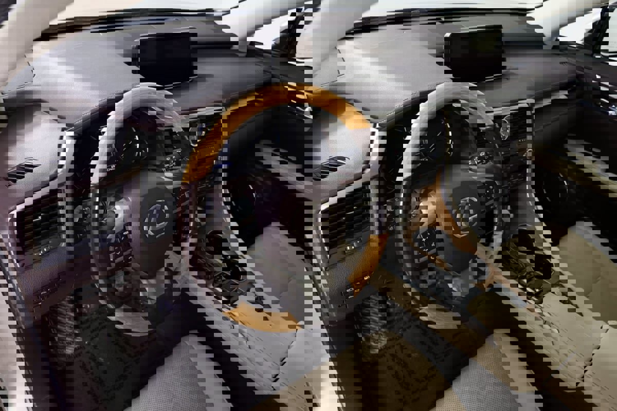 Used 2019 Lexus RX 450h AWD image 22