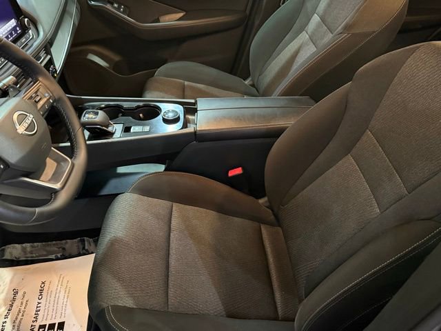 Certified 2025 Nissan Rogue SV image 11