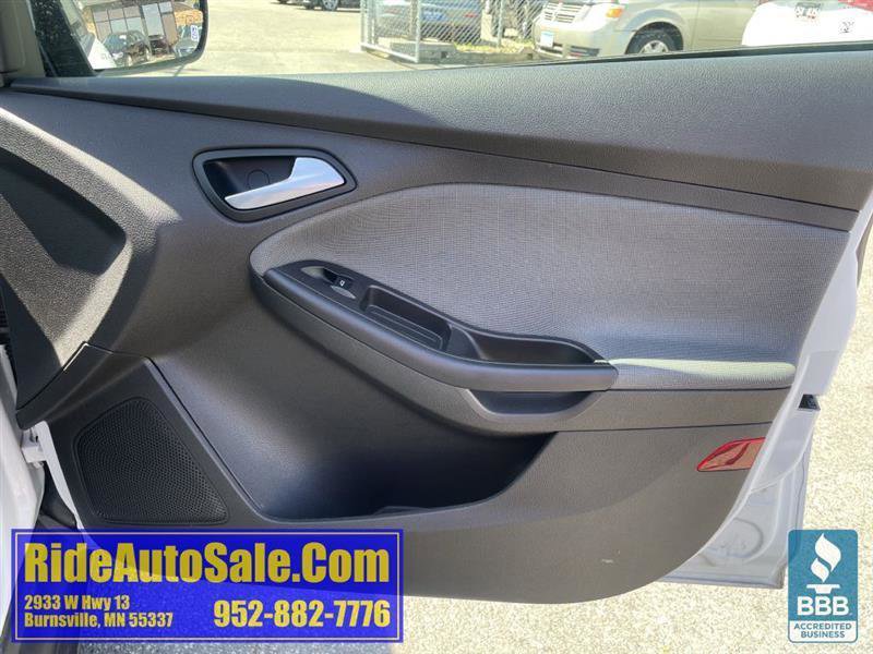 Used 2014 Ford Focus SE w/ SE Winter Package FWD image 13