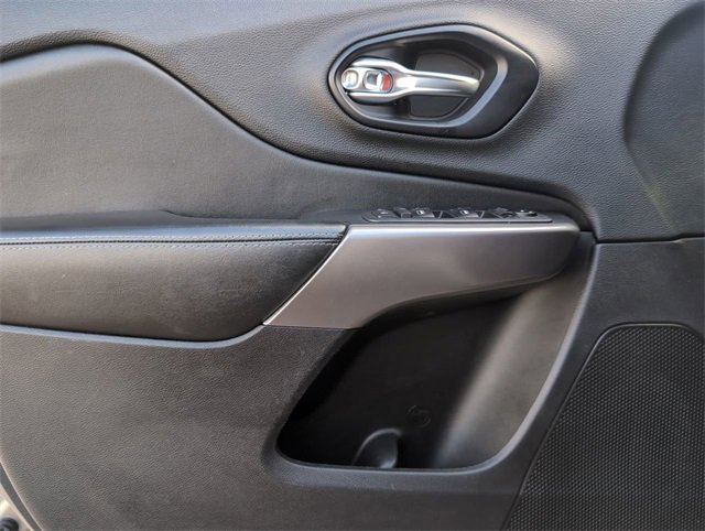 Used 2019 Jeep Cherokee Latitude w/ Popular Appearance Group image 20