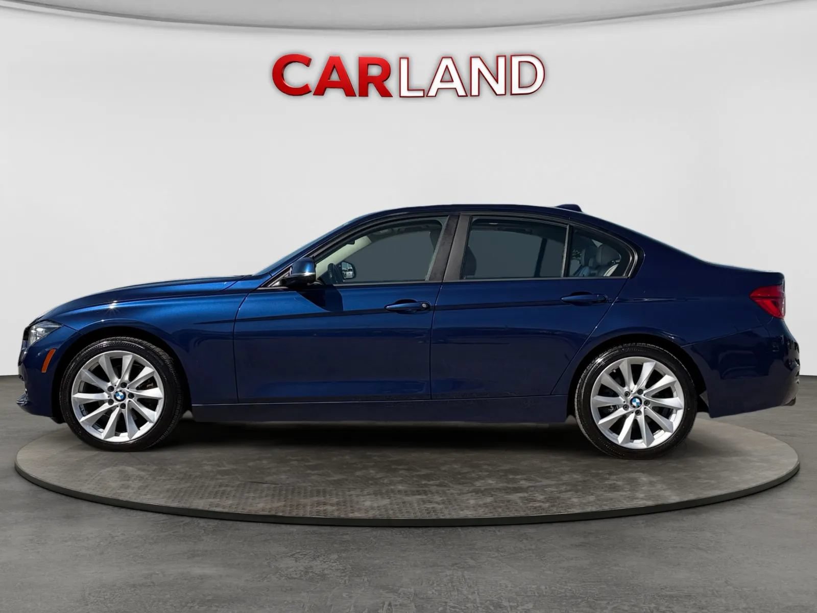 Used 2018 BMW 320i xDrive Sedan w/ Convenience Package AWD/4WD image 2