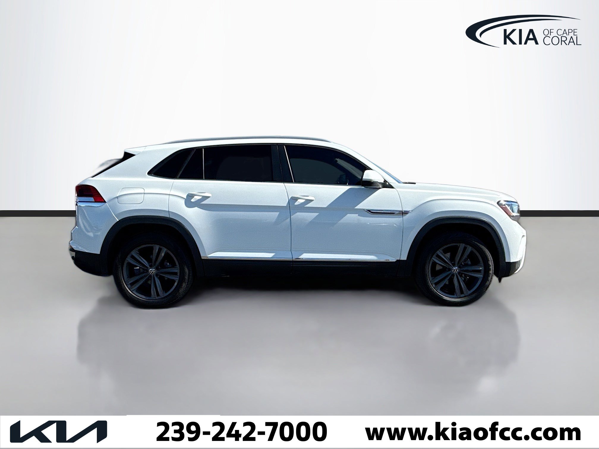 Used 2020 Volkswagen Atlas Cross Sport SE w/ Towing Package image 6