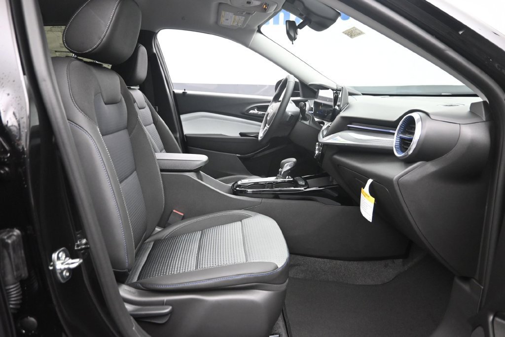 New 2026 Chevrolet Trax LT w/ Driver Confidence Package FWD image 9