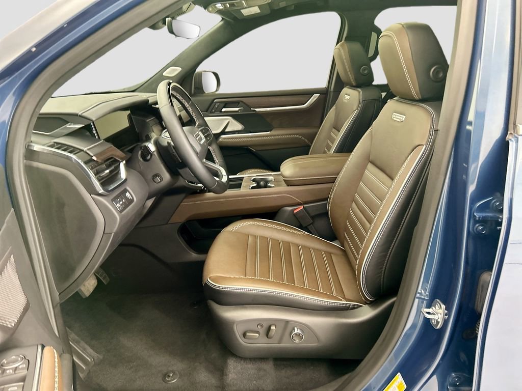Used 2026 GMC Acadia Denali Ultimate w/ LPO, Floor Liner Package FWD image 18