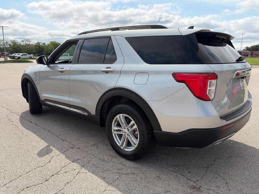 Used 2024 Ford Explorer XLT w/ Equipment Group 202A AWD/4WD image 5