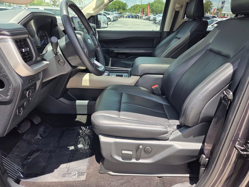 Used 2022 Ford Expedition XLT RWD image 4