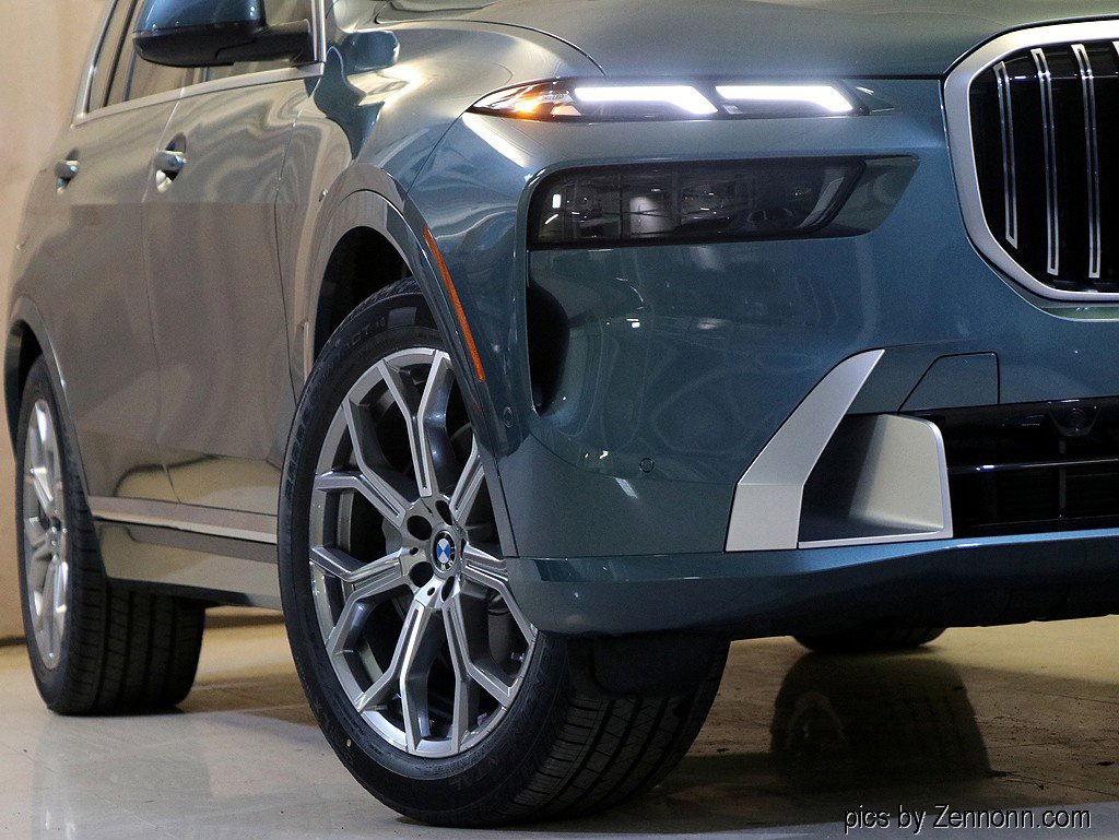 Used 2026 BMW X7 xDrive40i w/ Premium Package image 4