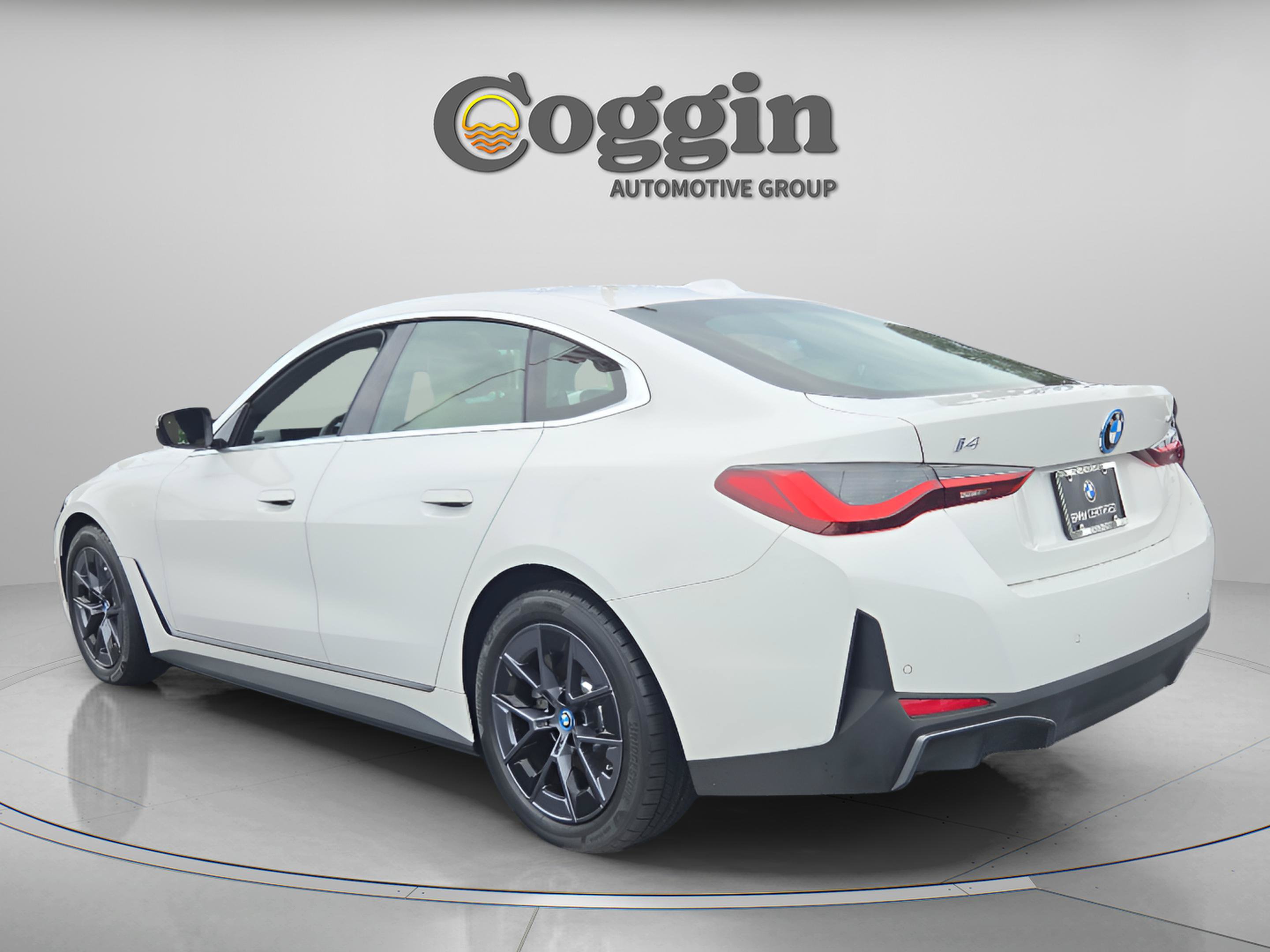 Certified 2022 BMW i4 eDrive40 RWD image 3