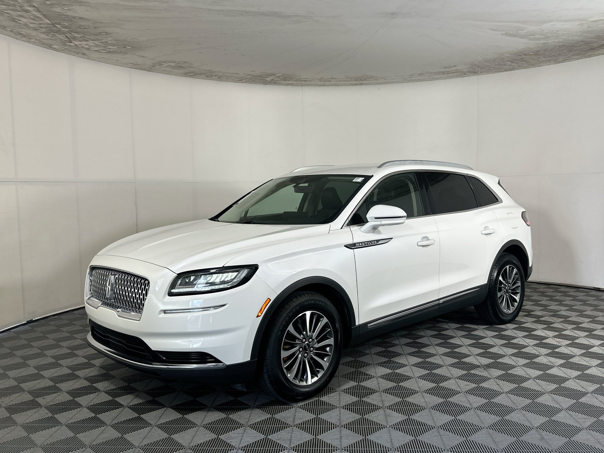 Used 2023 Lincoln Nautilus AWD w/ Premium Package image 7