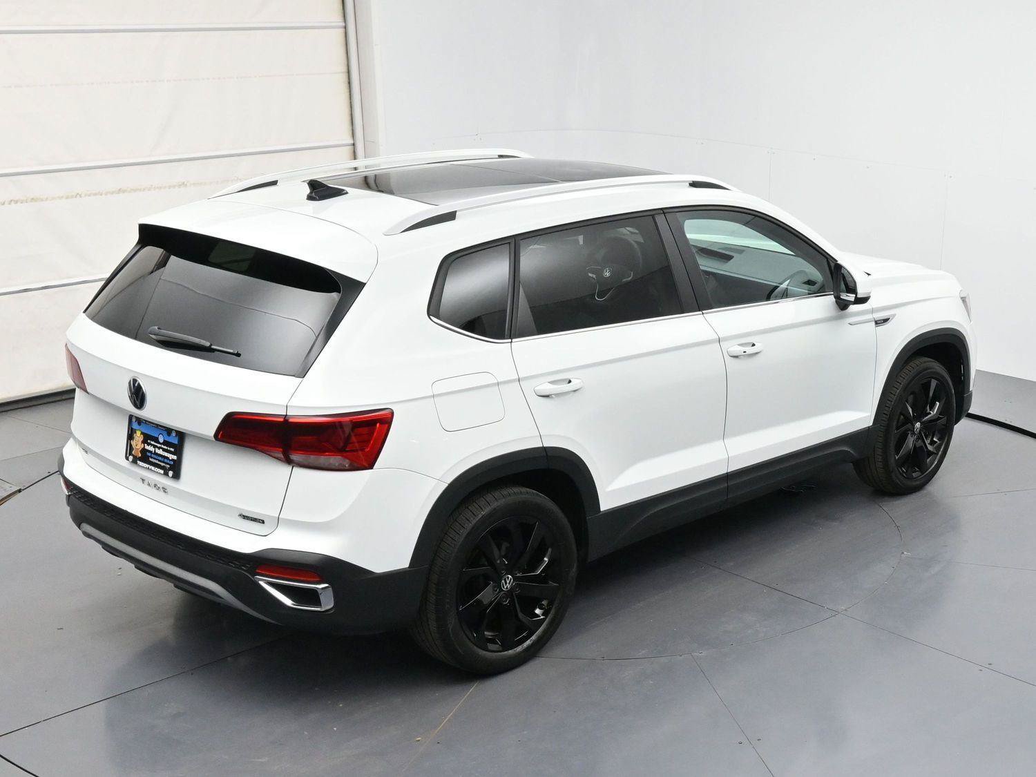 Certified 2022 Volkswagen Taos SE w/ Panoramic Sunroof Package FWD image 34