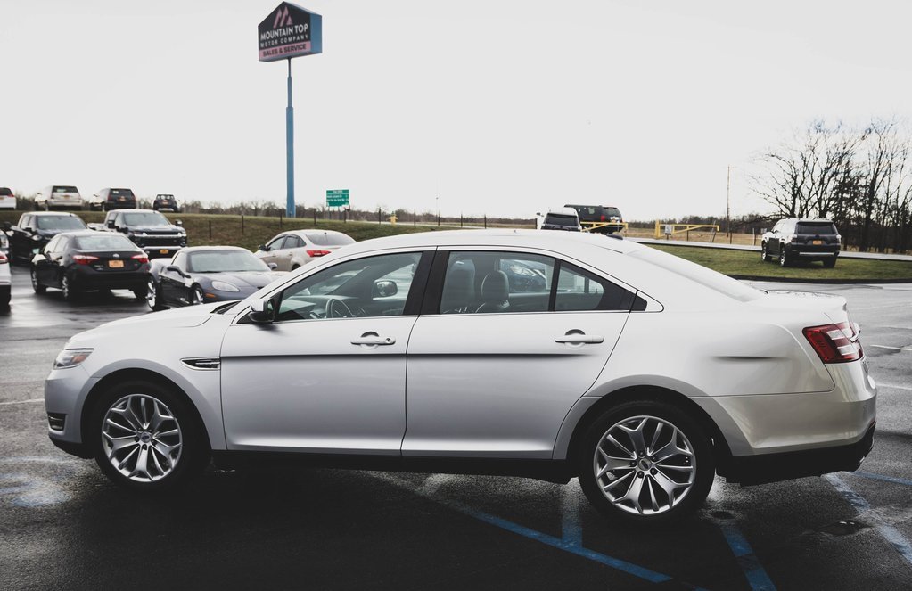 Used 2018 Ford Taurus Limited image 6