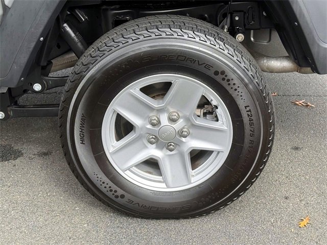 Used 2023 Jeep Gladiator Sport image 8