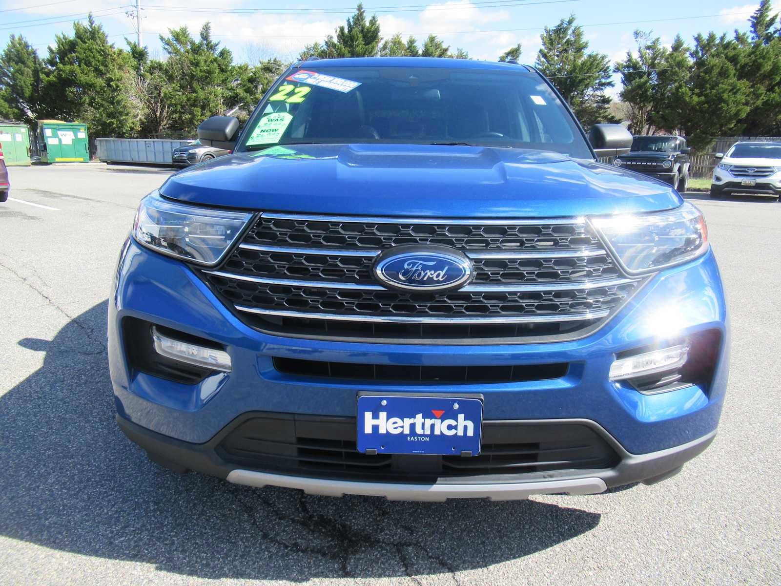 Used 2022 Ford Explorer XLT w/ Equipment Group 202A image 2