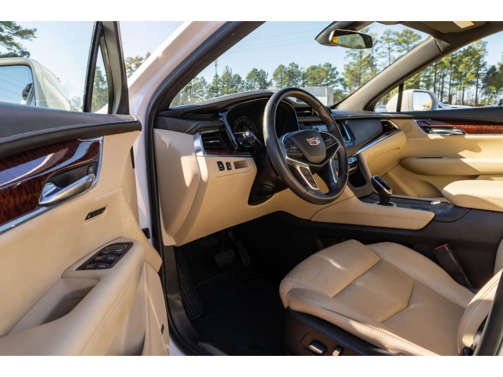 Used 2018 Cadillac XT5 Luxury w/ Driver Awareness Package image 10