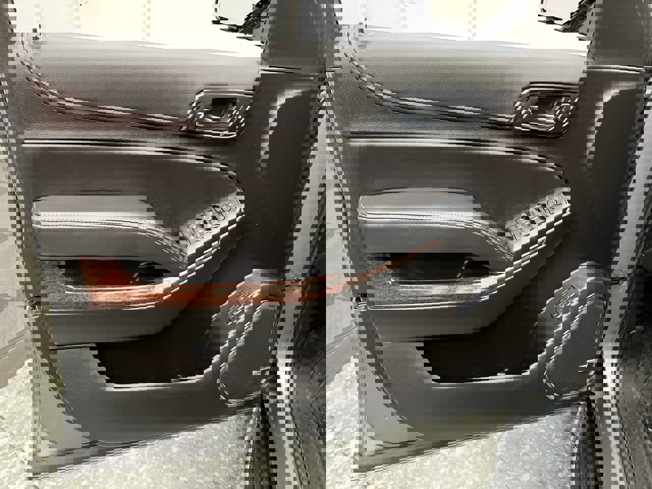 Used 2020 GMC Yukon XL SLT w/ Premium Edition image 9