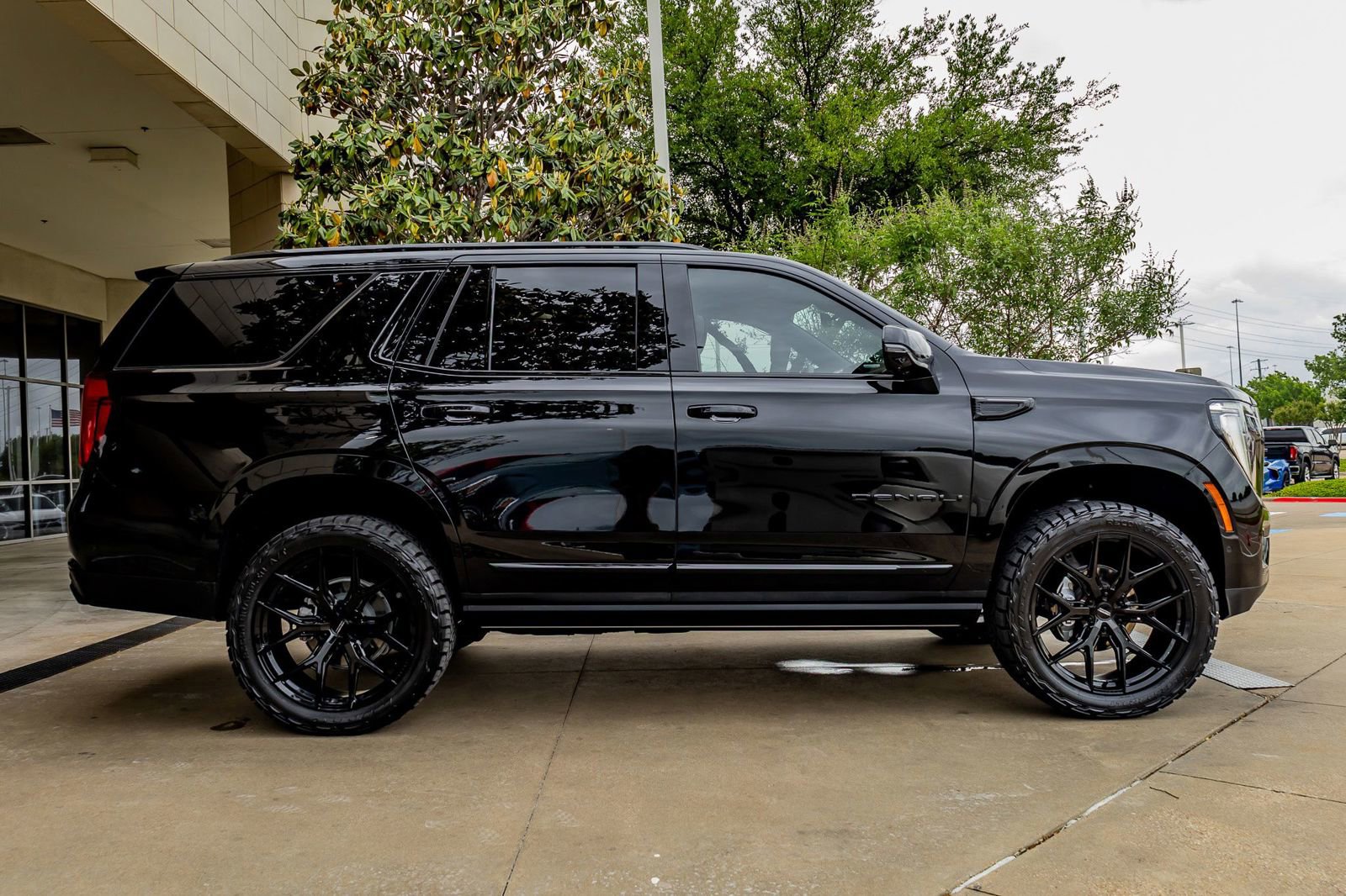 Used 2025 GMC Yukon Denali Ultimate image 11