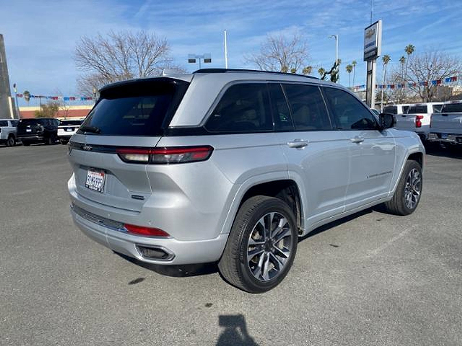 Used 2022 Jeep Grand Cherokee Overland RWD image 9