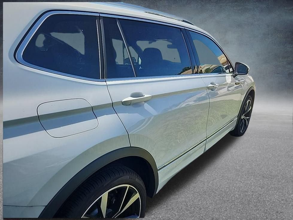 Used 2023 Volkswagen Tiguan SEL R-Line image 36