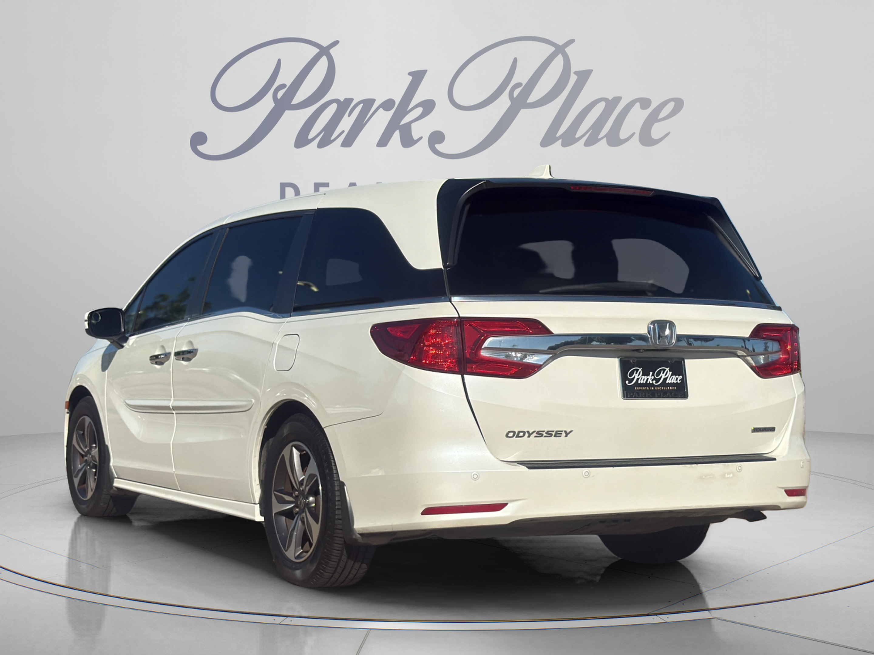 Used 2018 Honda Odyssey Touring image 3