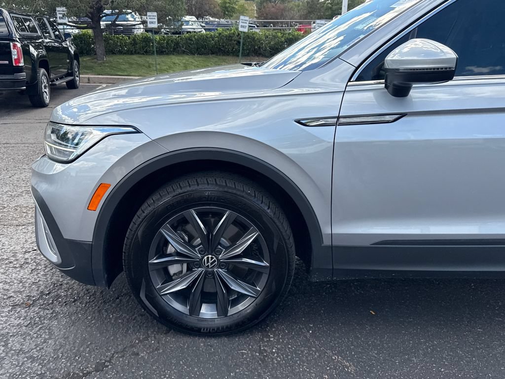 Used 2023 Volkswagen Tiguan SE AWD/4WD image 34