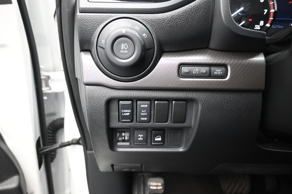Used 2021 Nissan Titan PRO-4X w/ Pro-4x Convenience Package AWD/4WD image 13