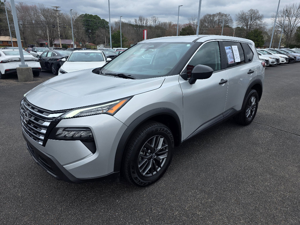 Used 2024 Nissan Rogue S image 7