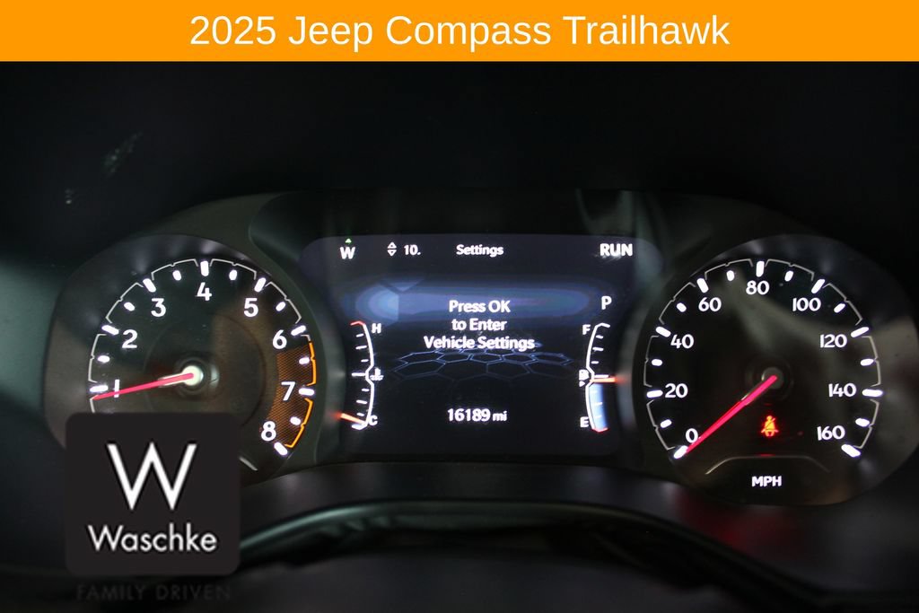 Used 2025 Jeep Compass Trailhawk w/ Trailhawk Convenience Group AWD/4WD image 44