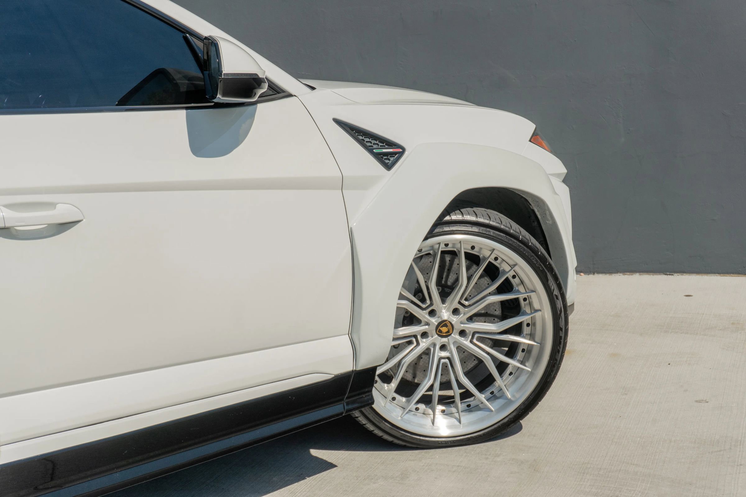 Used 2019 Lamborghini Urus AWD/4WD image 40