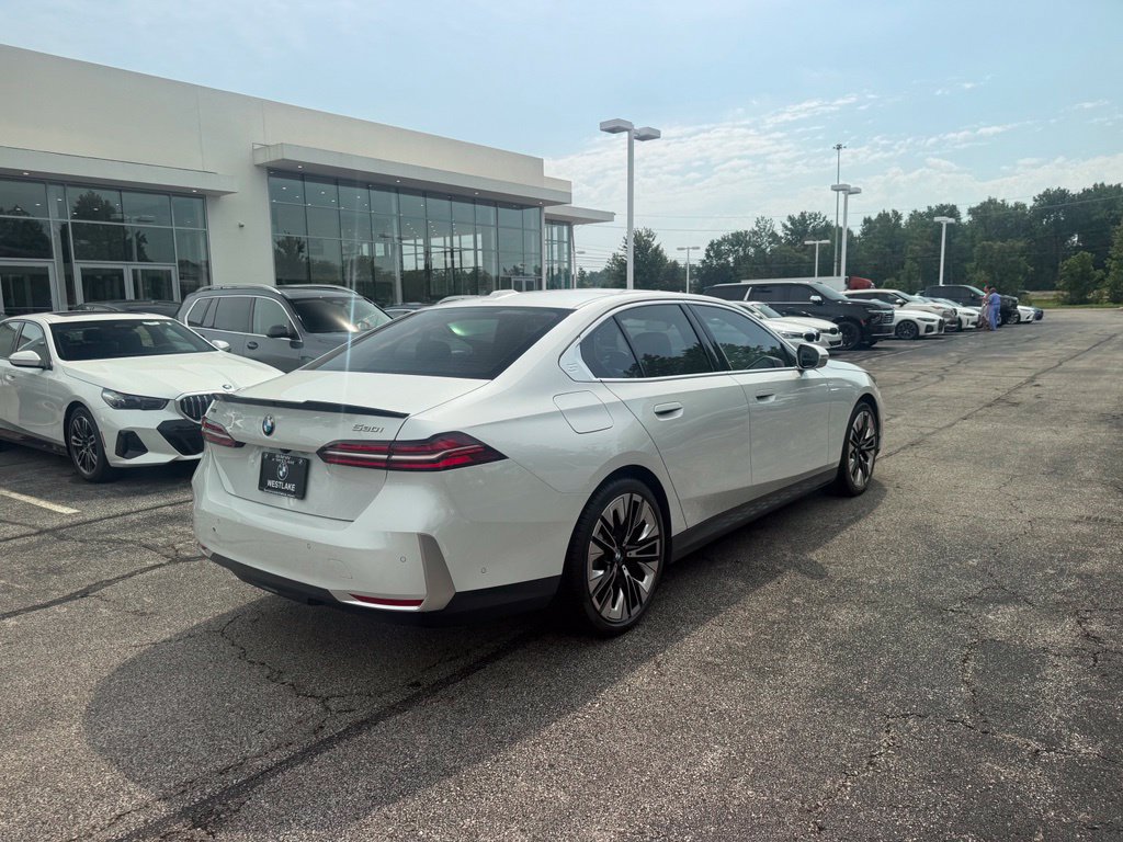 Used 2024 BMW 530i xDrive w/ Premium Package AWD/4WD image 10