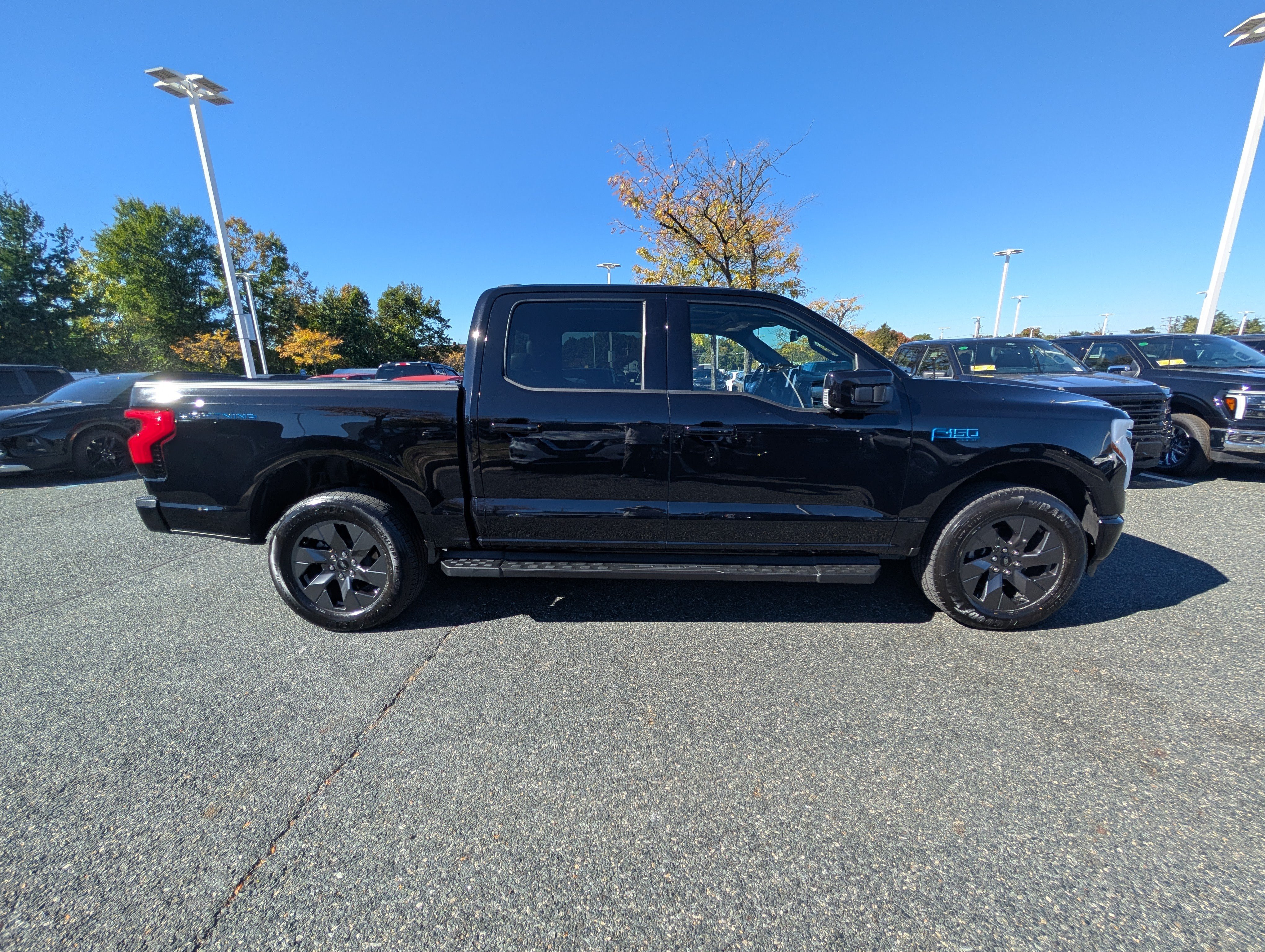 Used 2025 Ford F150 Lightning Lariat AWD/4WD image 3