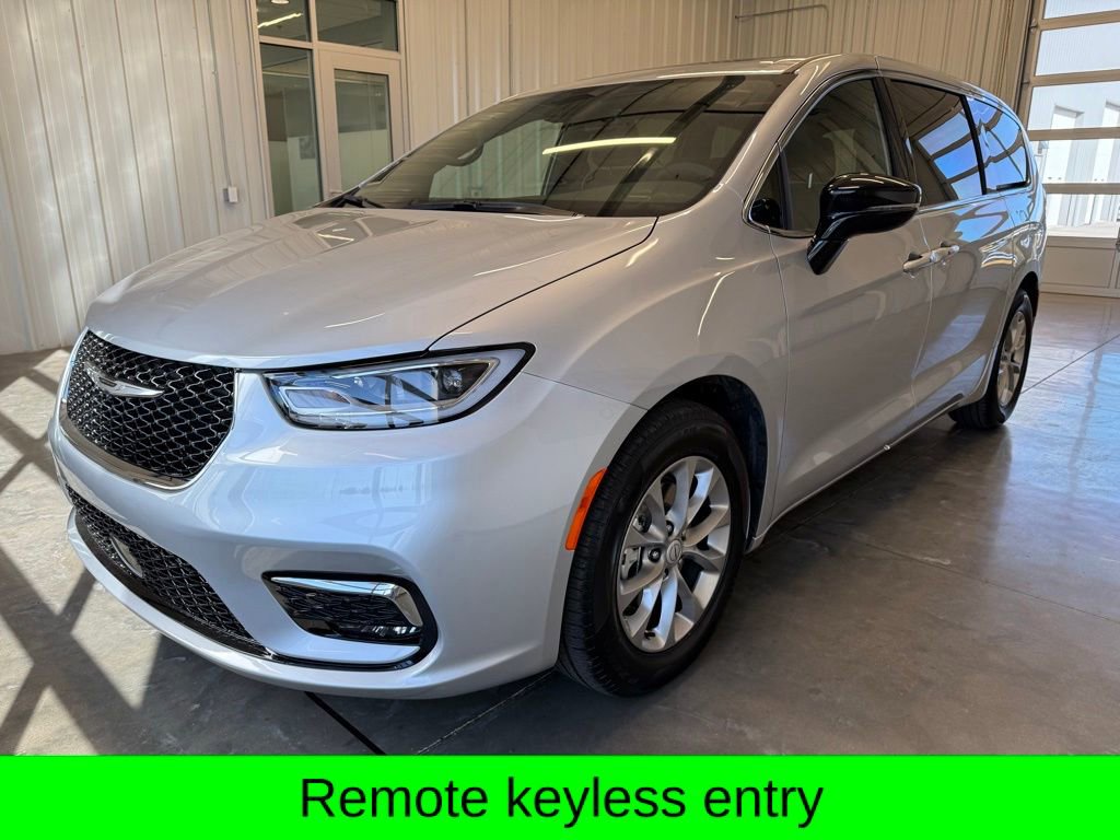 New 2026 Chrysler Pacifica Limited image 5