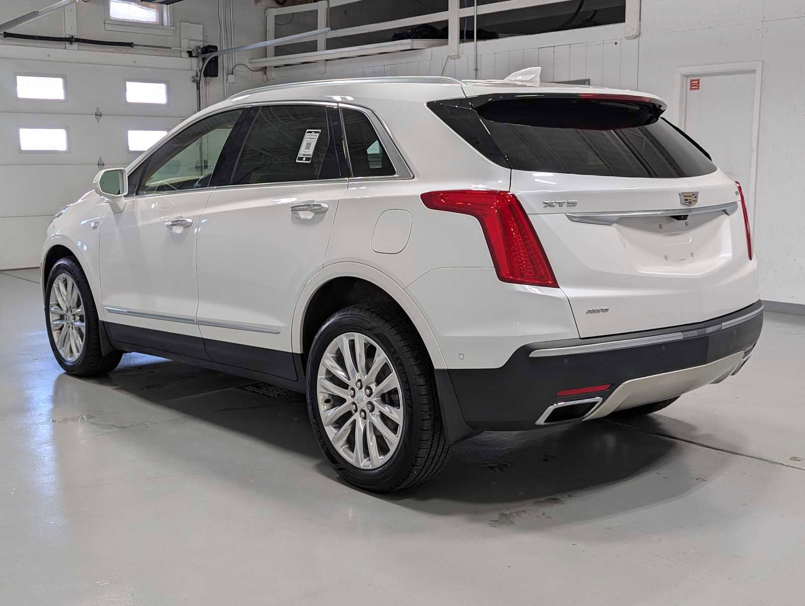 Used 2018 Cadillac XT5 Platinum w/ Driver Assist Package AWD/4WD image 10