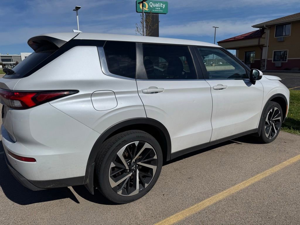 Used 2022 Mitsubishi Outlander ES AWD/4WD image 4