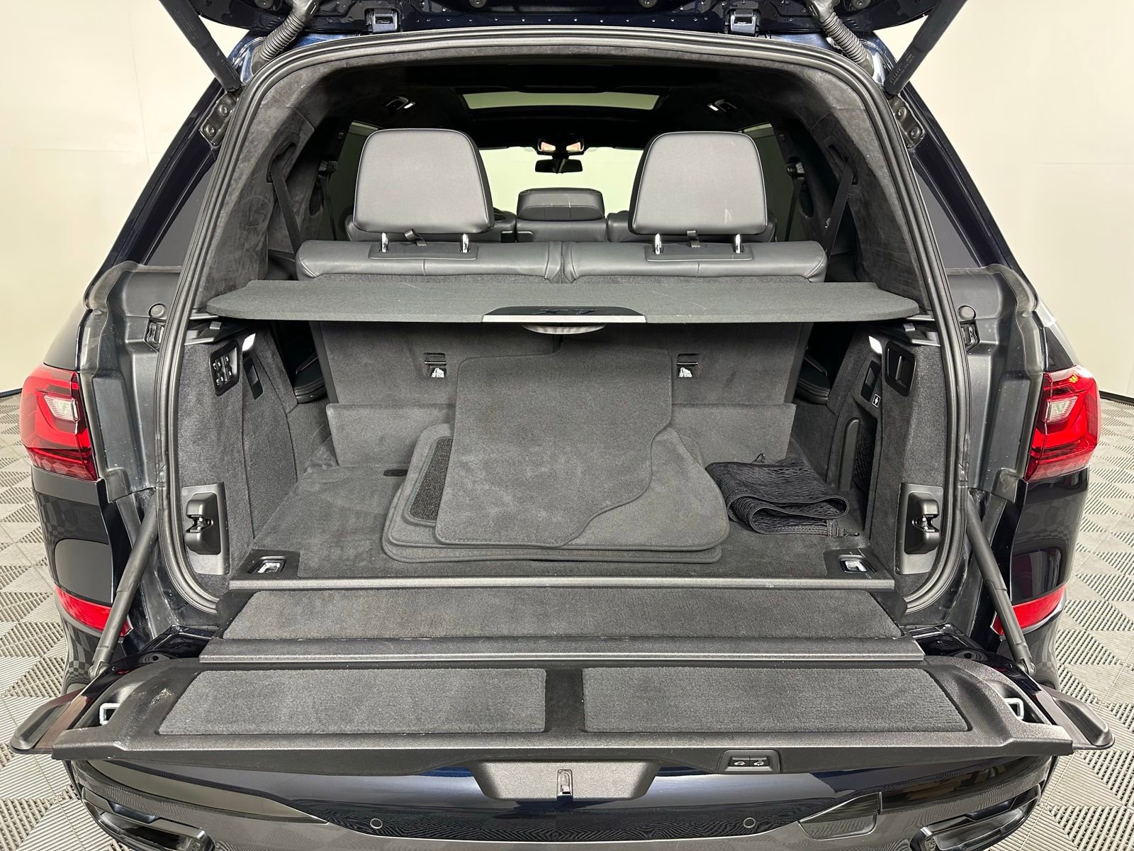 Used 2020 BMW X7 xDrive40i w/ M Sport Package image 31