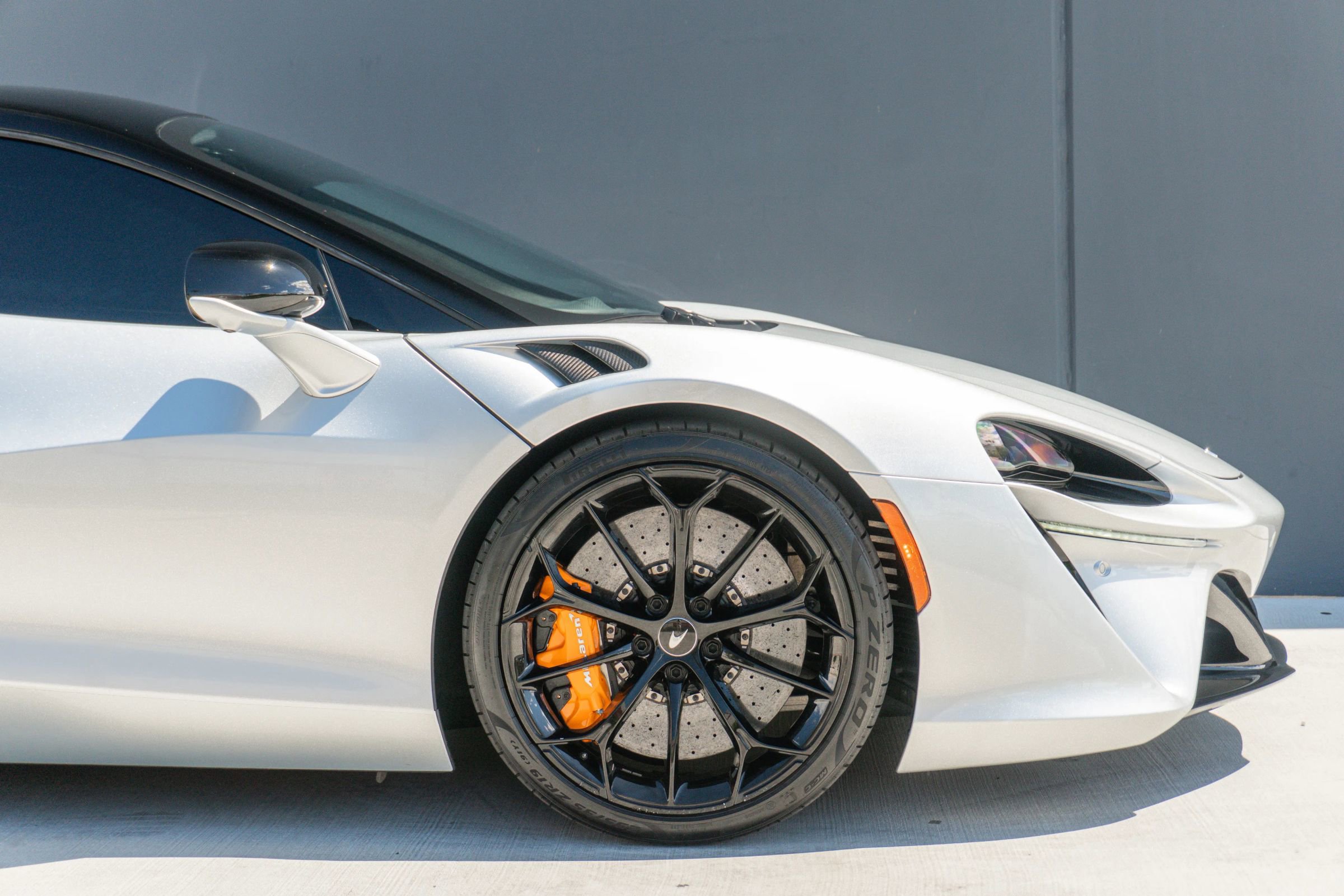 Used 2023 McLaren Artura RWD image 41