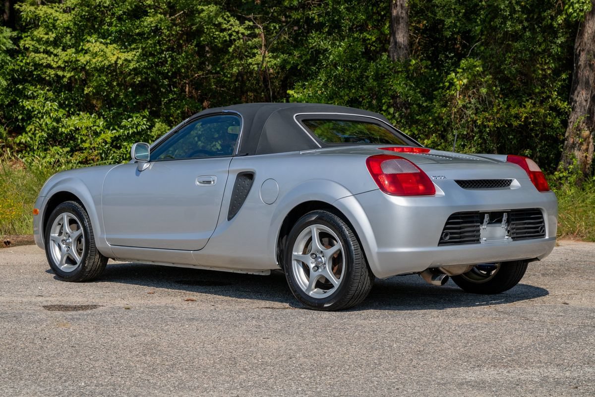Used 2002 Toyota MR2 RWD image 8
