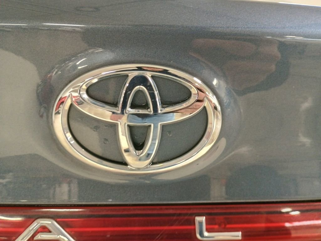 Used 2019 Toyota Avalon XLE w/ Moonroof Package image 11