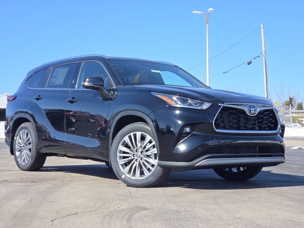 New 2026 Toyota Highlander Platinum image 2