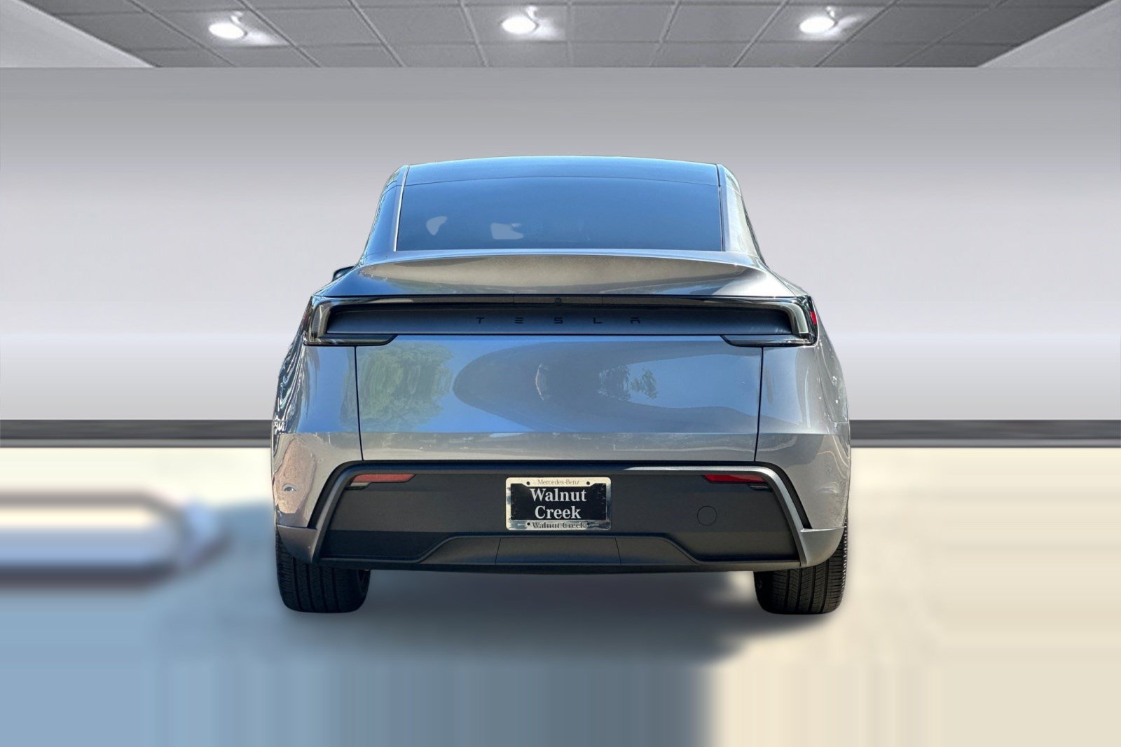 Used 2026 Tesla Model Y 2WD image 9