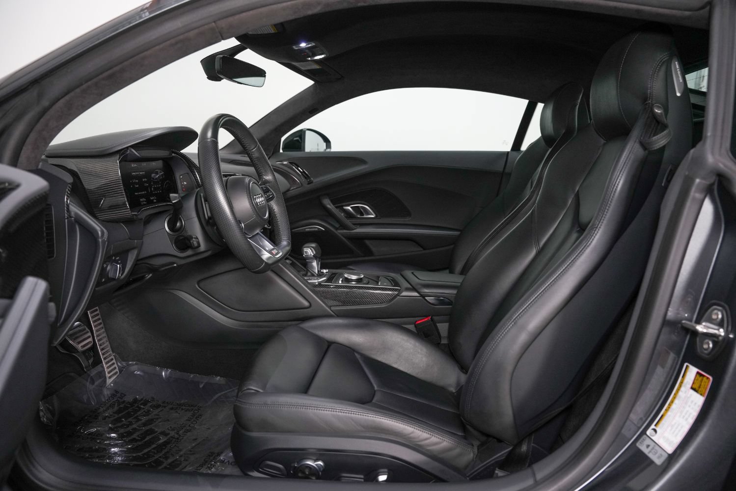 Used 2018 Audi R8 V10 w/ Premium Package RWD image 35