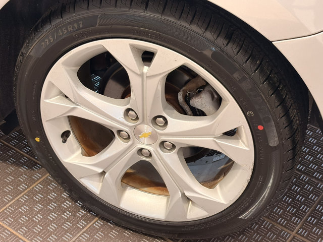 Used 2017 Chevrolet Cruze Premier FWD image 7
