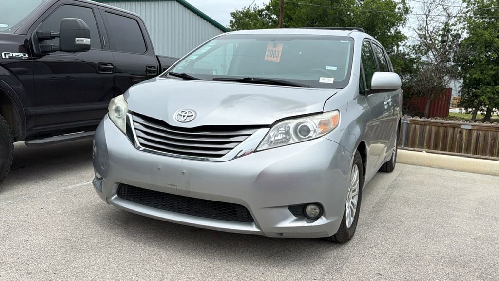 Used 2016 Toyota Sienna XLE FWD image 18