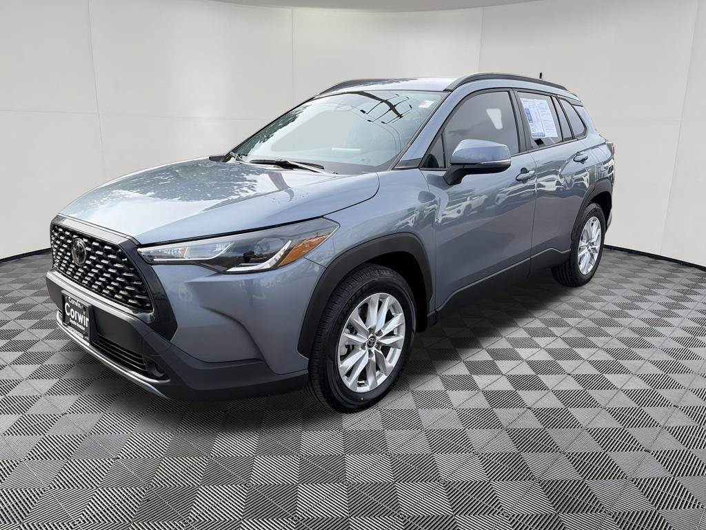 Used 2023 Toyota Corolla Cross LE FWD image 4