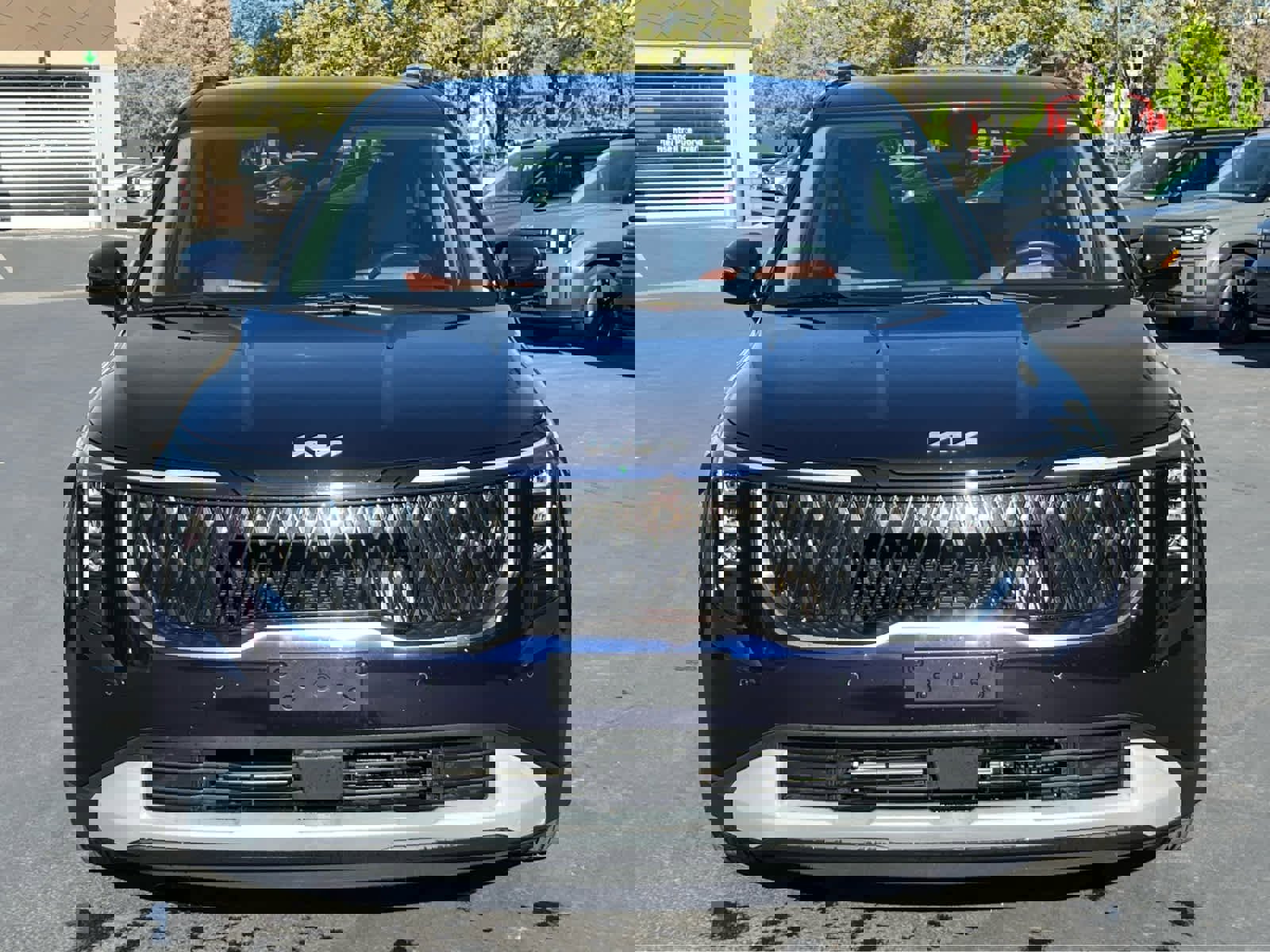 Used 2025 Kia Carnival EX image 3