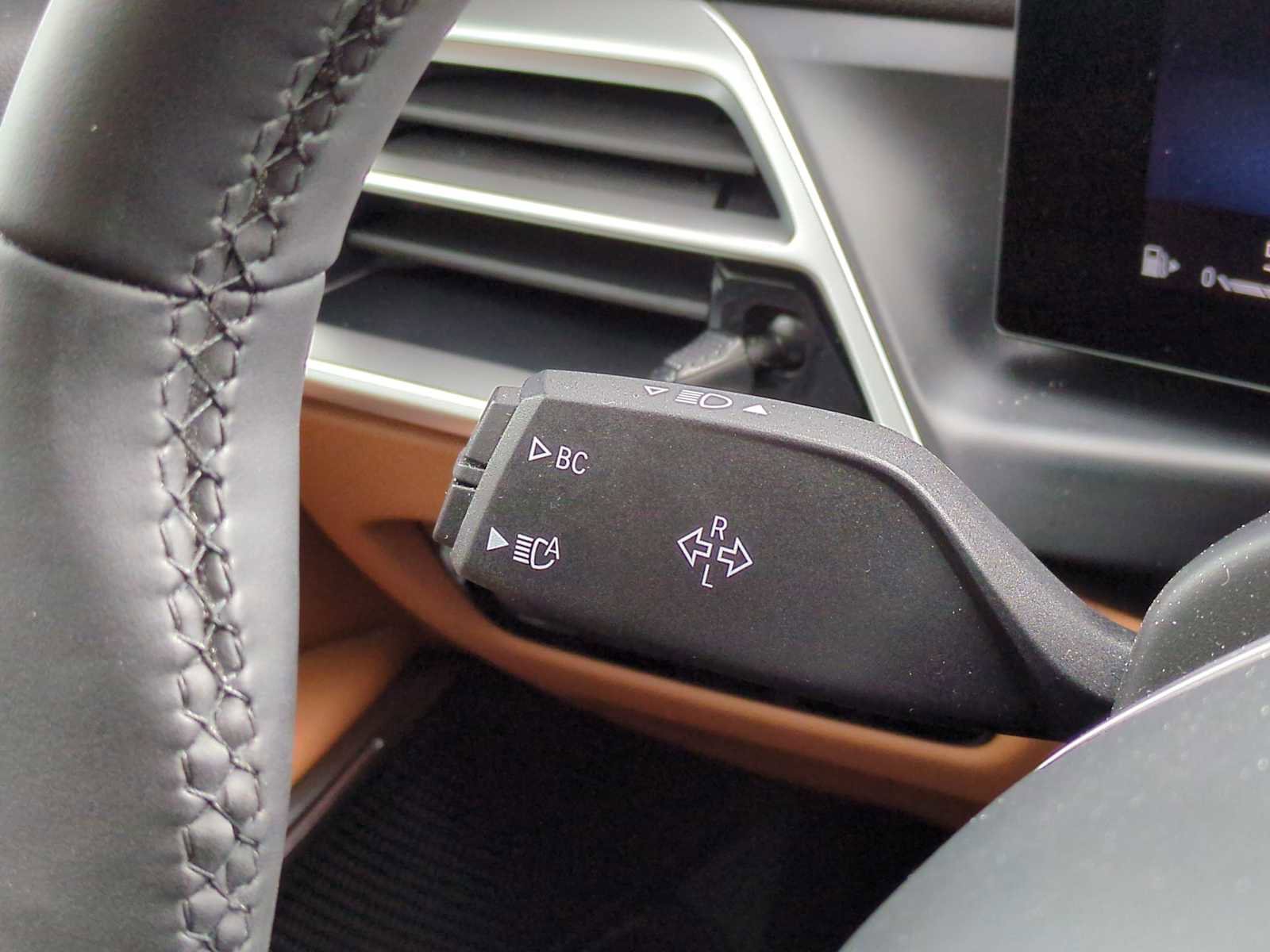 New 2025 BMW 330i xDrive Sedan w/ Premium Package image 28