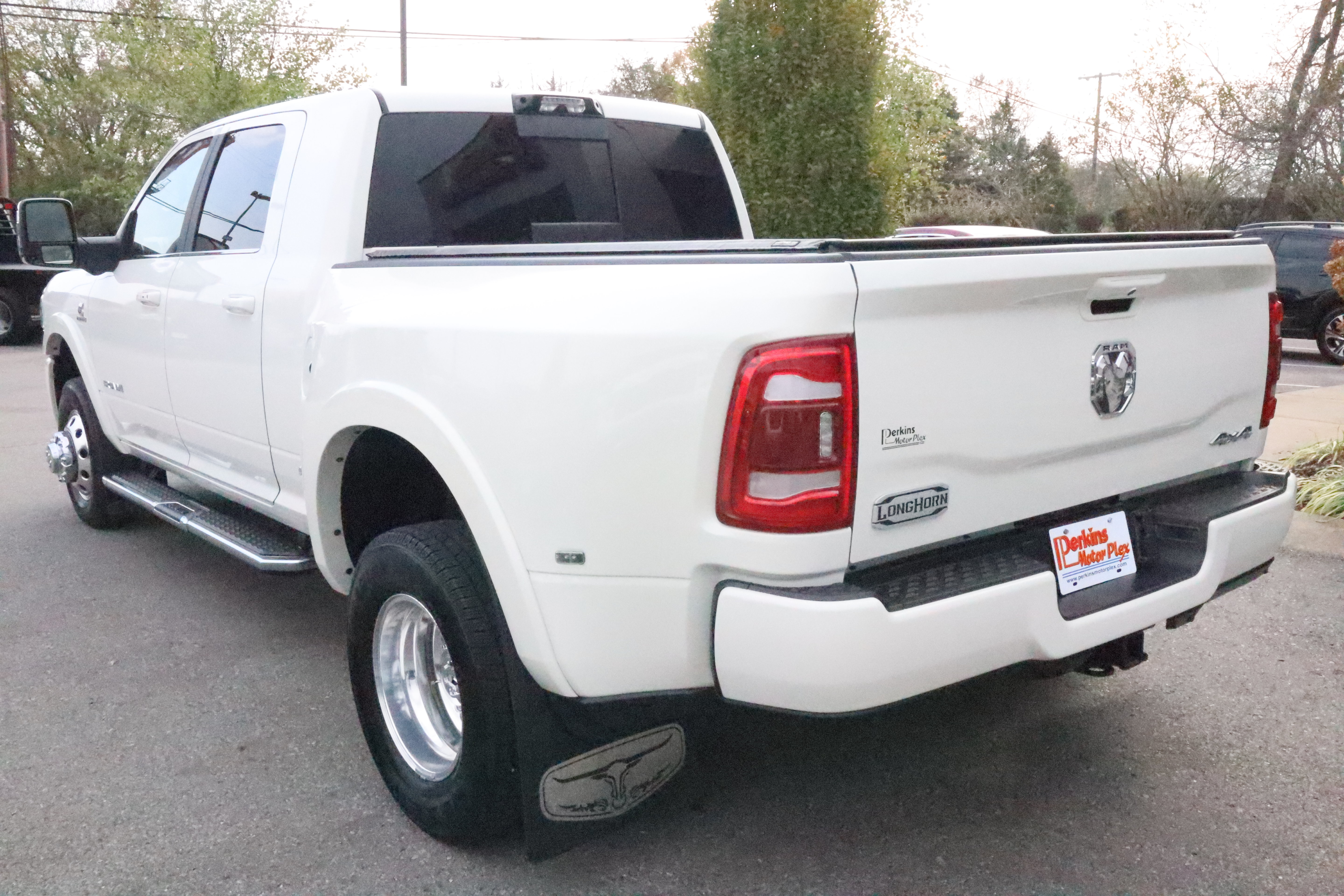 Used 2024 RAM 3500 Limited w/ Towing Technology Group AWD/4WD image 9