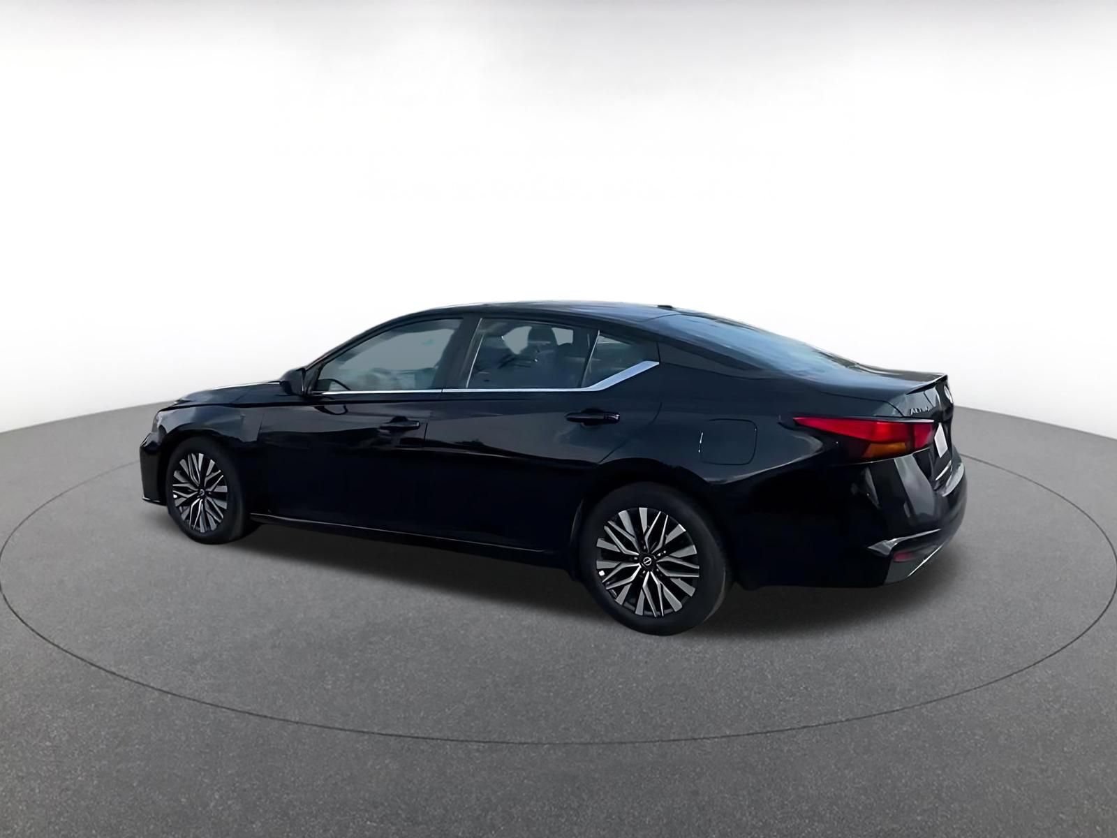Used 2026 Nissan Altima 2.5 SV FWD image 9