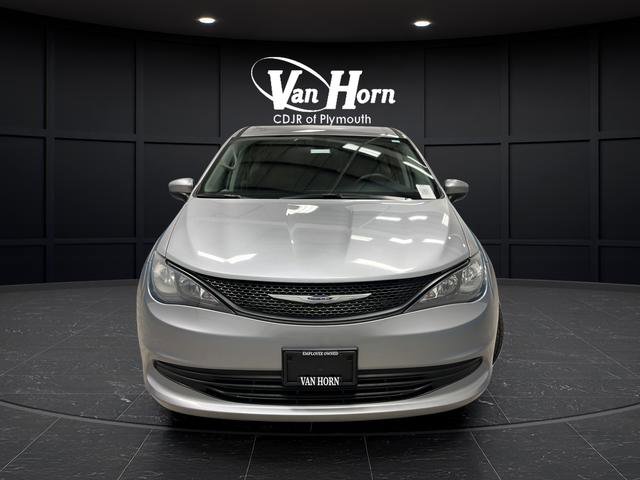 Used 2020 Chrysler Voyager L FWD image 2
